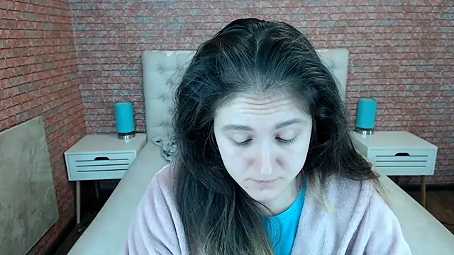 Holliy Cooper online show from November 14, 2025, 7:56 am