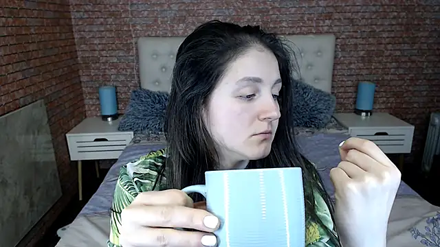 Holliy Cooper online show from March 14, 2025, 12:51 pm