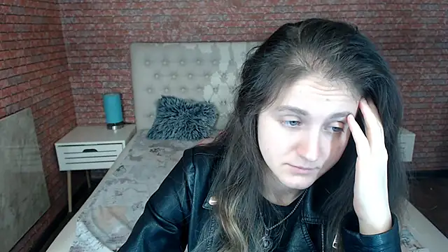 Holliy Cooper online show from September 25, 2025, 7:47 am