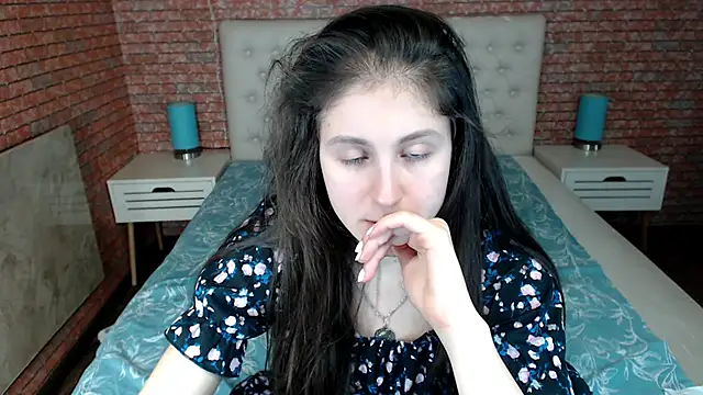 Holliy Cooper online show from March 18, 2025, 10:50 am