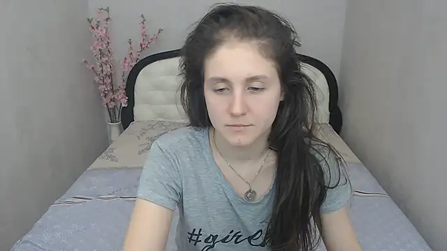 Holliy Cooper online show from March 6, 2025, 3:56 pm