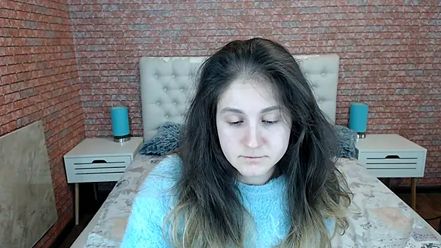 Holliy Cooper online show from October 22, 2025, 6:35 am