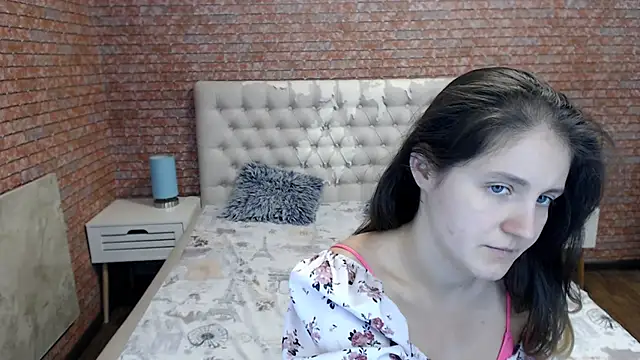 Holliy Cooper online show from September 9, 2025, 8:13 am