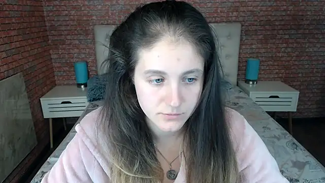 Holliy Cooper online show from September 22, 2025, 7:47 am