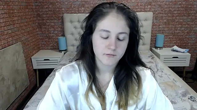 Holliy Cooper online show from October 9, 2025, 8:59 am