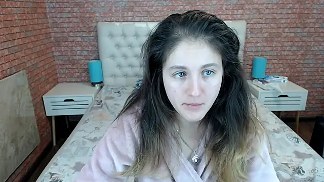 Holliy Cooper online show from October 18, 2025, 8:05 am