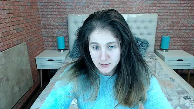 Holliy Cooper online show from October 25, 2025, 8:02 am