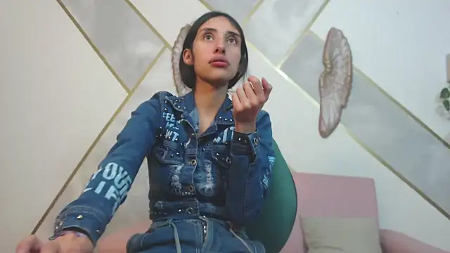 RoxanaCyrano  online show from February 24, 2025, 8:03 pm