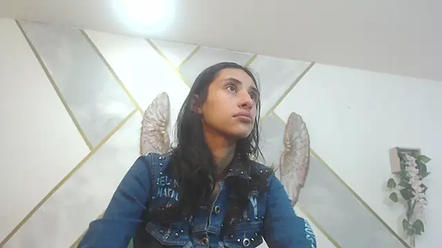 RoxanaCyrano  online show from December 10, 2024, 7:00 pm