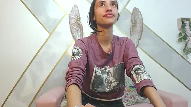 RoxanaCyrano  online show from January 14, 2025, 7:00 pm