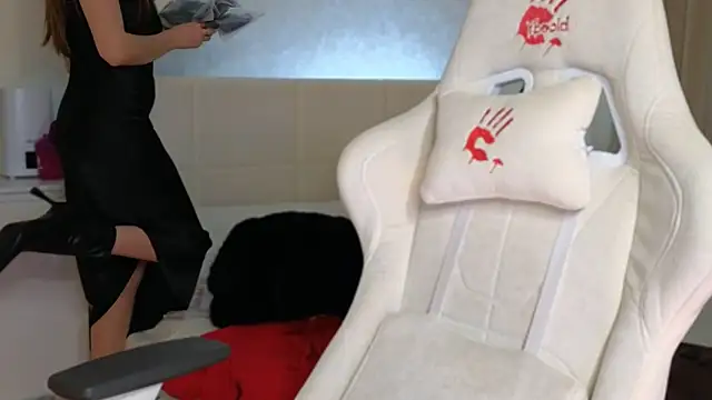 Snapshot of Madi_soon chatting on February 14, 2025, 5:36 pm Madi soon online show from February 14, 2025, 5:36 pm