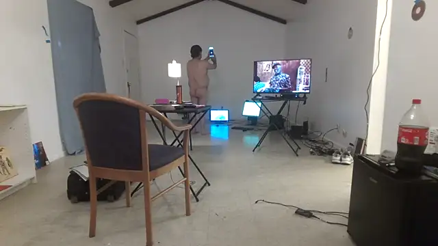 Snapshot of Peachestabby147 chatting on October 12, 2025, 2:35 am Peachestabby147 online show from October 12, 2025, 2:35 am