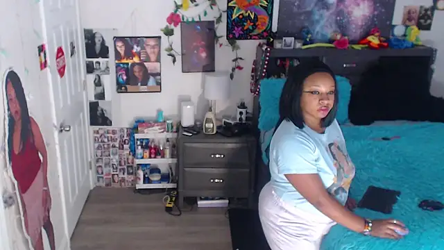 Snapshot of temptressbeauty24 chatting on November 17, 2025, 5:11 am temptressbeauty24 online show from November 17, 2025, 5:11 am