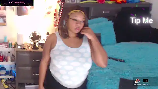 Snapshot of temptressbeauty24 chatting on November 13, 2025, 5:33 am temptressbeauty24 online show from November 13, 2025, 5:33 am