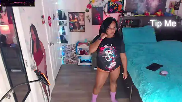 Snapshot of temptressbeauty24 chatting on October 30, 2025, 3:27 am temptressbeauty24 online show from October 30, 2025, 3:27 am