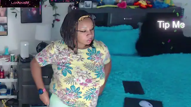 Snapshot of temptressbeauty24 chatting on November 12, 2025, 4:16 am temptressbeauty24 online show from November 12, 2025, 4:16 am