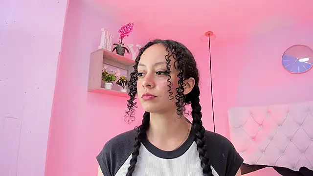 Camille Jade online show from October 26, 2025, 3:51 am