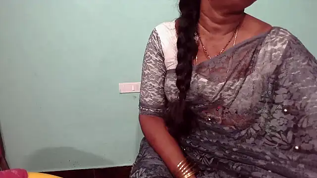 shrutitelugu69 online show from February 5, 2026, 1:51 pm