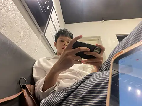 Snapshot of Plaxtique chatting on November 8, 2025, 12:42 pm Plaxtique online show from November 8, 2025, 12:42 pm