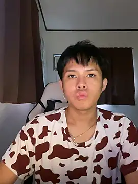 Snapshot of Plaxtique chatting on December 18, 2025, 10:57 pm Plaxtique online show from December 18, 2025, 10:57 pm