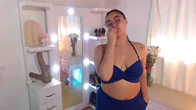  Kim  M online show from November 12, 2025, 12:09 pm