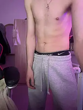 Snapshot of Using_Crew chatting on December 23, 2024, 5:00 pm Using Crew online show from December 23, 2024, 5:00 pm