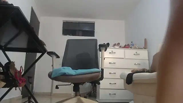 ammarahot7777 online show from March 28, 2026, 12:33 am