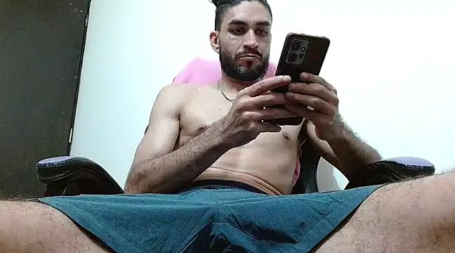 Snapshot of Money_For_masterCody chatting on January 31, 2025, 12:39 am Money For masterCody online show from January 31, 2025, 12:39 am