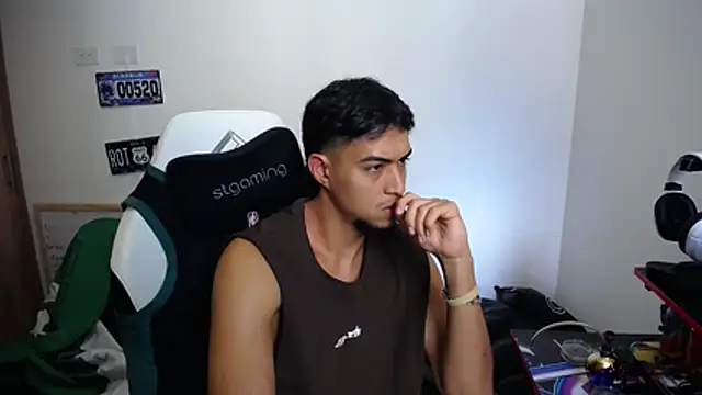 Snapshot of matias_bianco chatting on November 12, 2025, 4:22 pm matias bianco online show from November 12, 2025, 4:22 pm