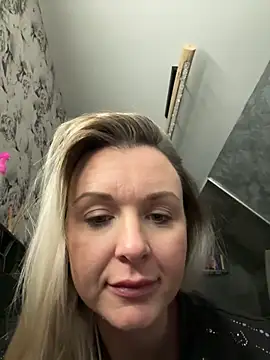 Bella-Tight online show from February 12, 2026, 3:34 pm