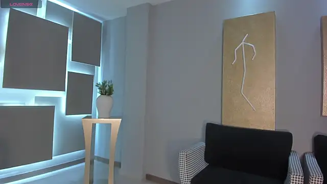 LizzHamilton   online show from January 17, 2026, 12:31 pm