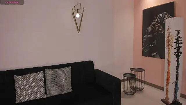 LizzHamilton   online show from January 15, 2026, 7:39 pm