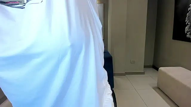 LizzHamilton   online show from March 25, 2026, 1:54 pm