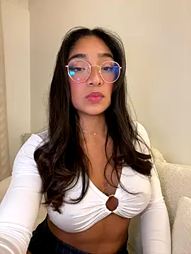 Snapshot of Bellafr chatting on October 17, 2025, 5:37 pm Bellafr online show from October 17, 2025, 5:37 pm