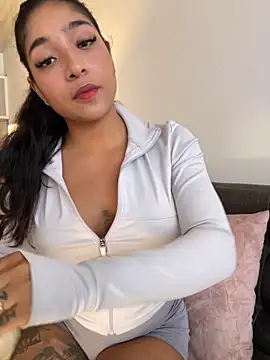 Snapshot of Bellafr chatting on January 7, 2025, 9:57 pm Bellafr online show from January 7, 2025, 9:57 pm