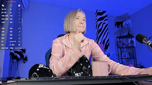 Snapshot of ReiYosimoto chatting on February 7, 2026, 5:43 pm ReiYosimoto online show from February 7, 2026, 5:43 pm