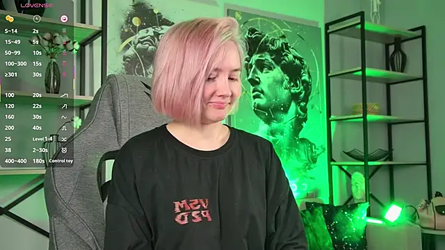 ReiYosimoto online show from November 7, 2025, 4:11 pm