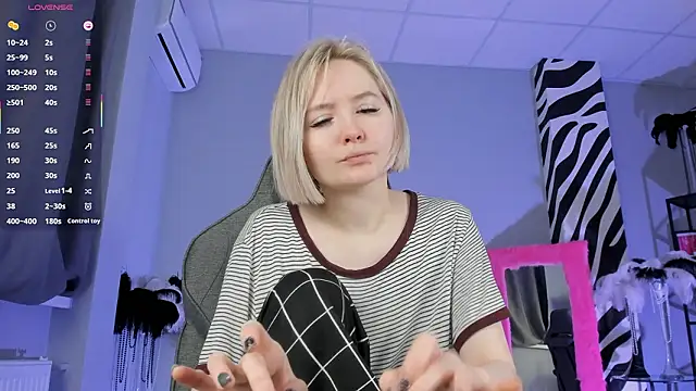 Snapshot of ReiYosimoto chatting on February 20, 2026, 4:42 pm ReiYosimoto online show from February 20, 2026, 4:42 pm