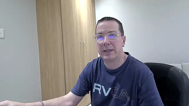 Snapshot of BrettJ81 chatting on September 28, 2025, 1:18 pm BrettJ81 online show from September 28, 2025, 1:18 pm