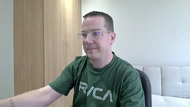 BrettJ81 online show from November 14, 2025, 2:21 pm