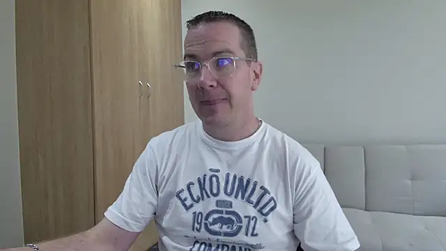 Snapshot of BrettJ81 chatting on May 29, 2026, 2:01 pm BrettJ81 online show from May 29, 2026, 2:01 pm