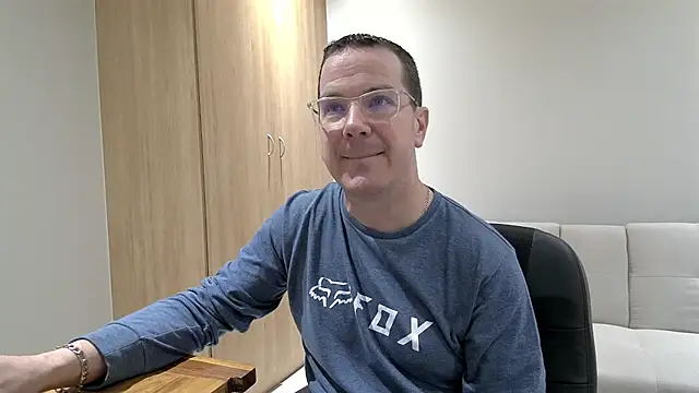 Snapshot of BrettJ81 chatting on September 25, 2025, 3:51 pm BrettJ81 online show from September 25, 2025, 3:51 pm