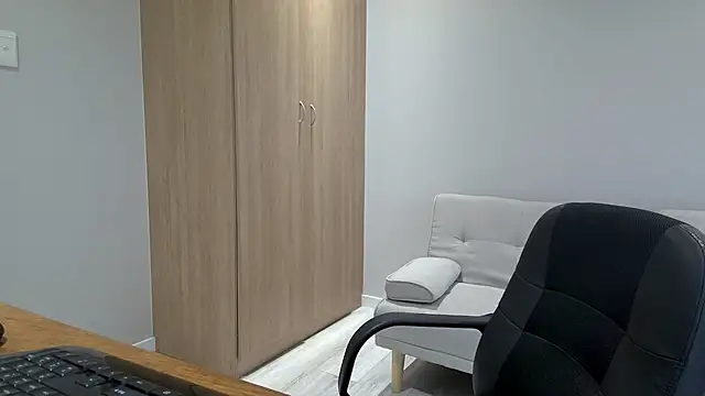 BrettJ81 online show from November 23, 2025, 1:10 pm