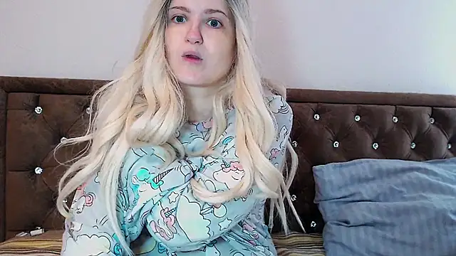 Sara4uu online show from June 13, 2026, 11:08 am