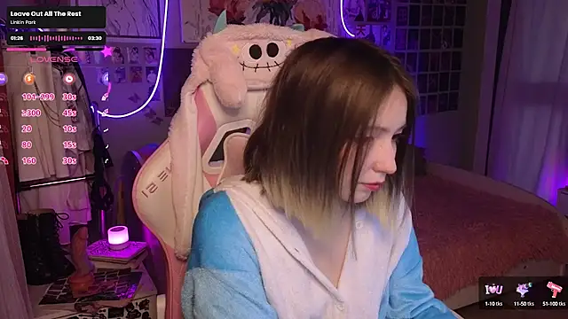 Snapshot of Evie_Ro chatting on September 27, 2025, 8:04 pm Evie Ro online show from September 27, 2025, 8:04 pm