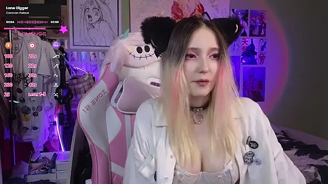 Snapshot of Evie_Ro chatting on February 19, 2025, 11:36 pm Evie Ro online show from February 19, 2025, 11:36 pm