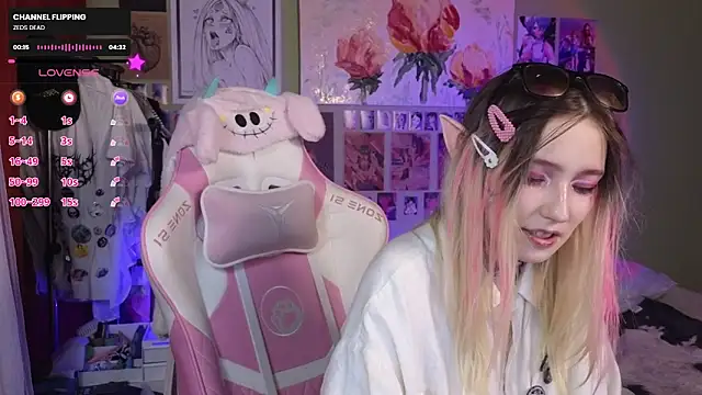 Snapshot of Evie_Ro chatting on February 19, 2025, 1:18 am Evie Ro online show from February 19, 2025, 1:18 am