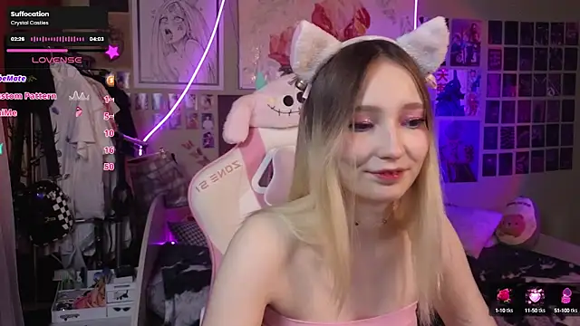 Snapshot of Evie_Ro chatting on March 6, 2025, 8:16 pm Evie Ro online show from March 6, 2025, 8:16 pm