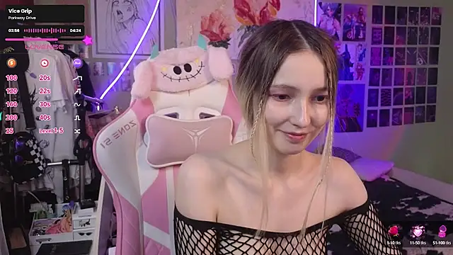 Snapshot of Evie_Ro chatting on March 3, 2025, 10:38 am Evie Ro online show from March 3, 2025, 10:38 am