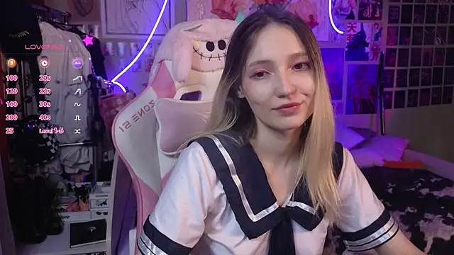 Snapshot of Evie_Ro chatting on March 12, 2025, 3:13 am Evie Ro online show from March 12, 2025, 3:13 am